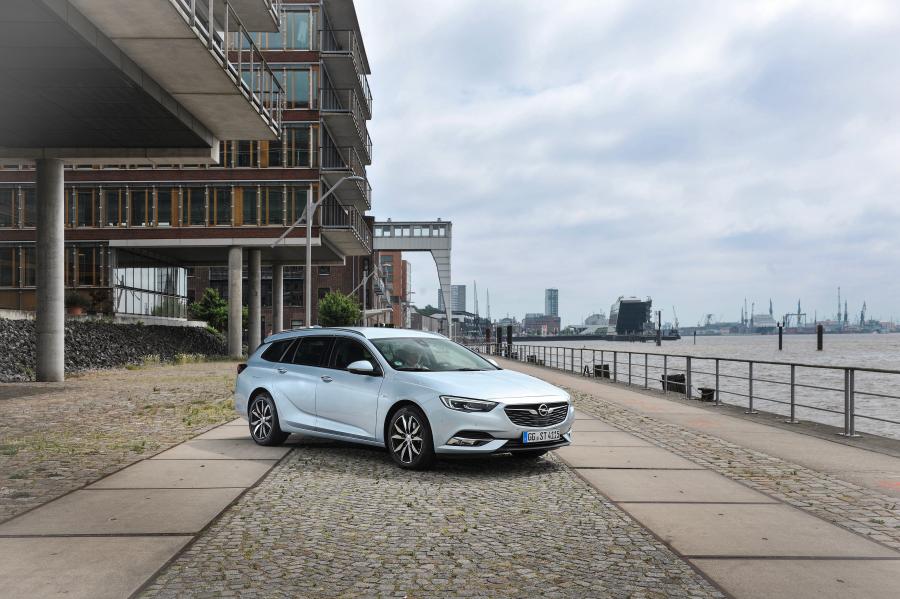  Opel Insignia Sports Tourer Turbo D 2017 года  (фото 23 из 40)